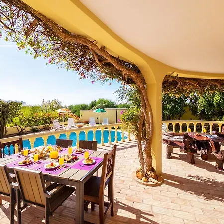 Vila Villa For 8 People With Garden *
