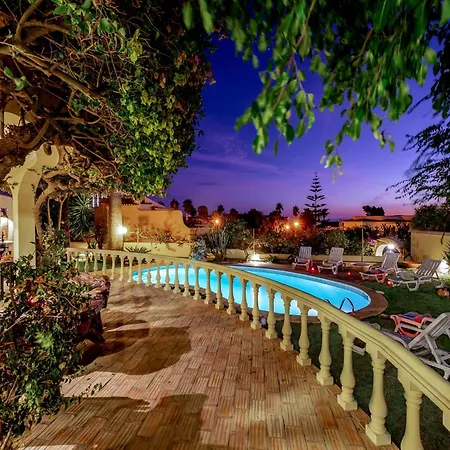 Villa For 8 People With Garden Vila Albufeira